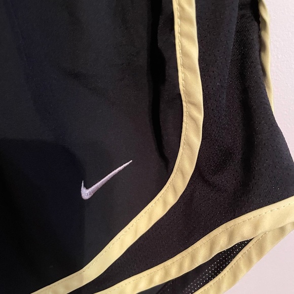 Black Nike shorts - Picture 3 of 4